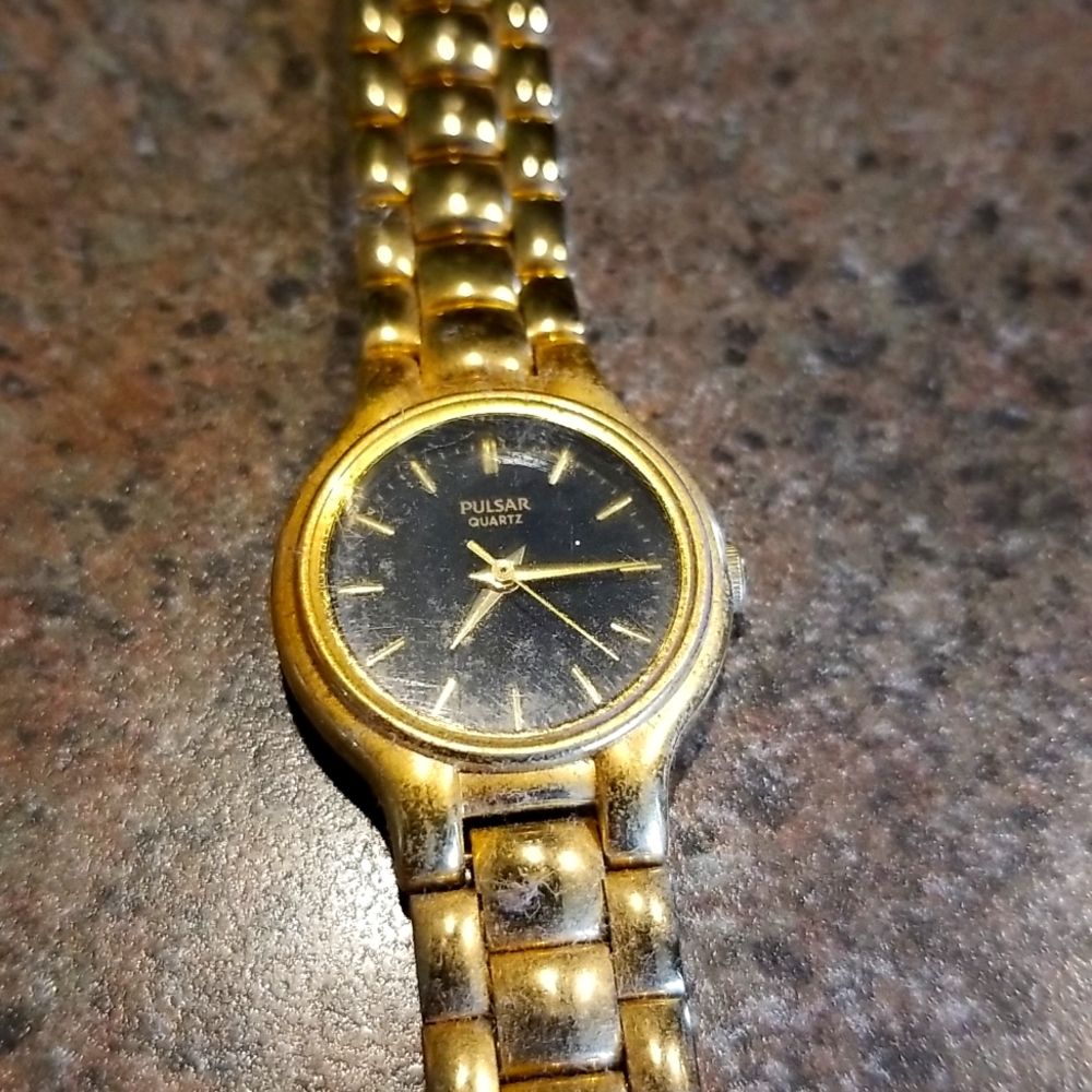 Vtge Pulsar Ladies GOLDTONE STAINLESS STEEL WATCH BLACK DIAL Water resist